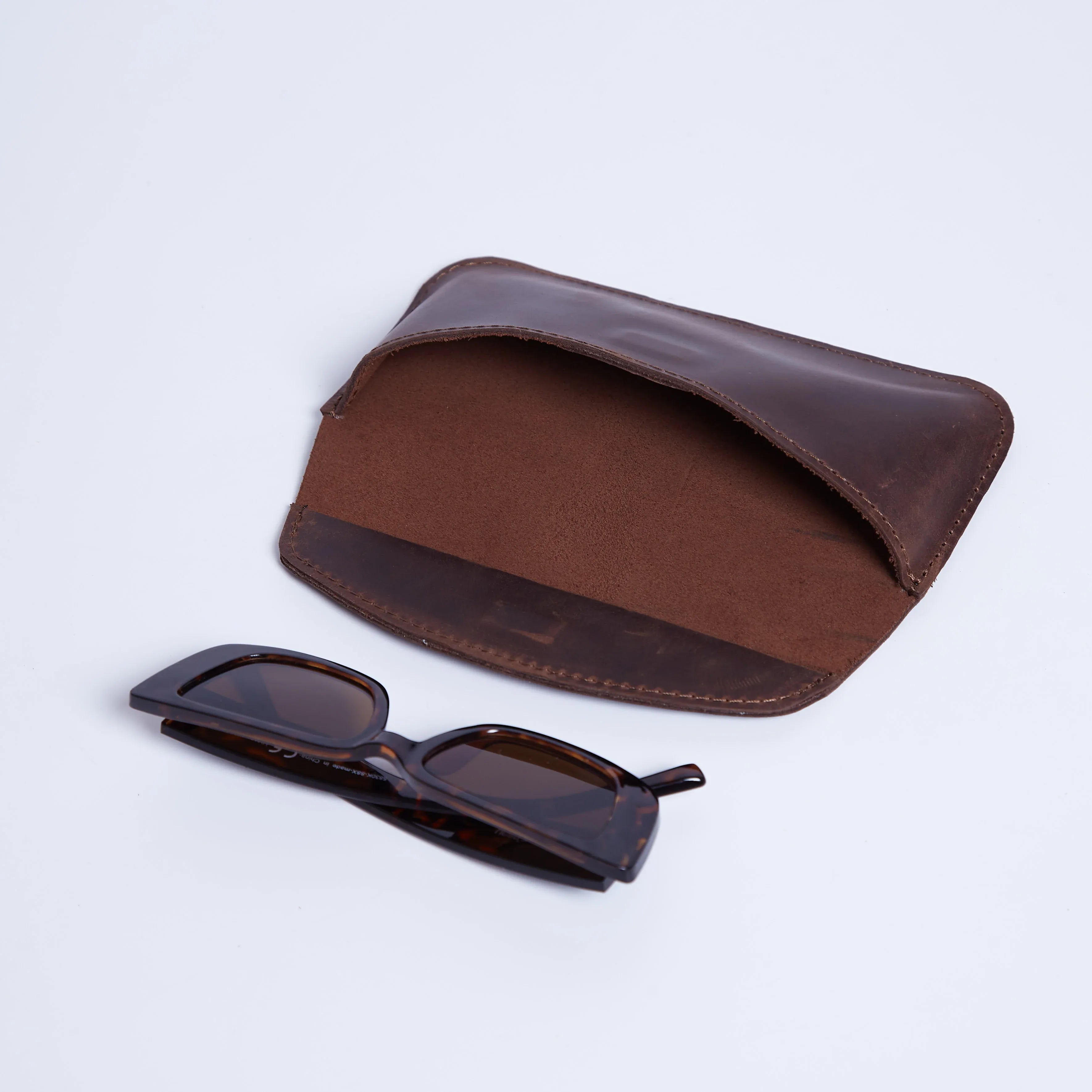 Ellet glasses case