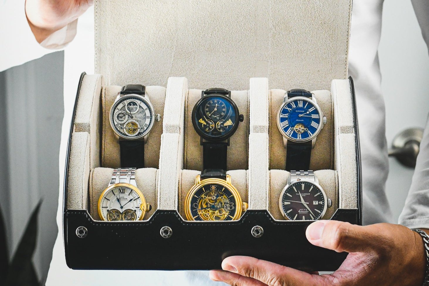 6 Watch Case - Jade Black (Ivory White)