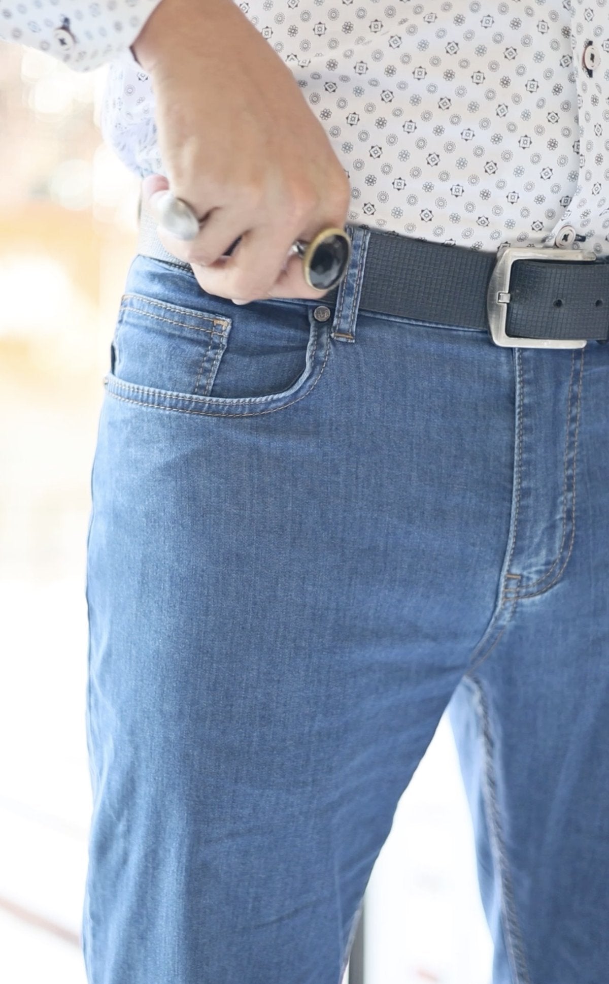 LP27 Mocha Stretch Lightweight Jean