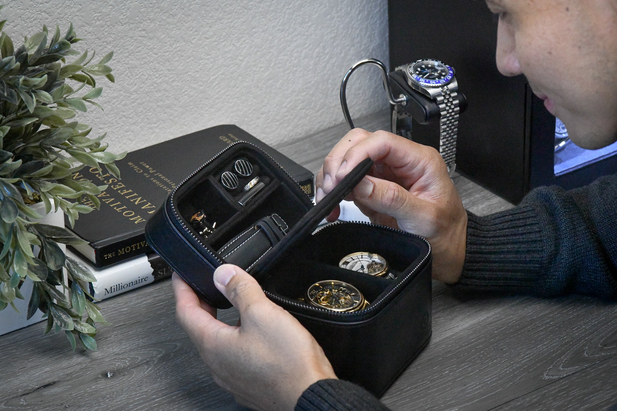 Watch and Jewelry Travel Case - Genuine Leather - Obsedian Black