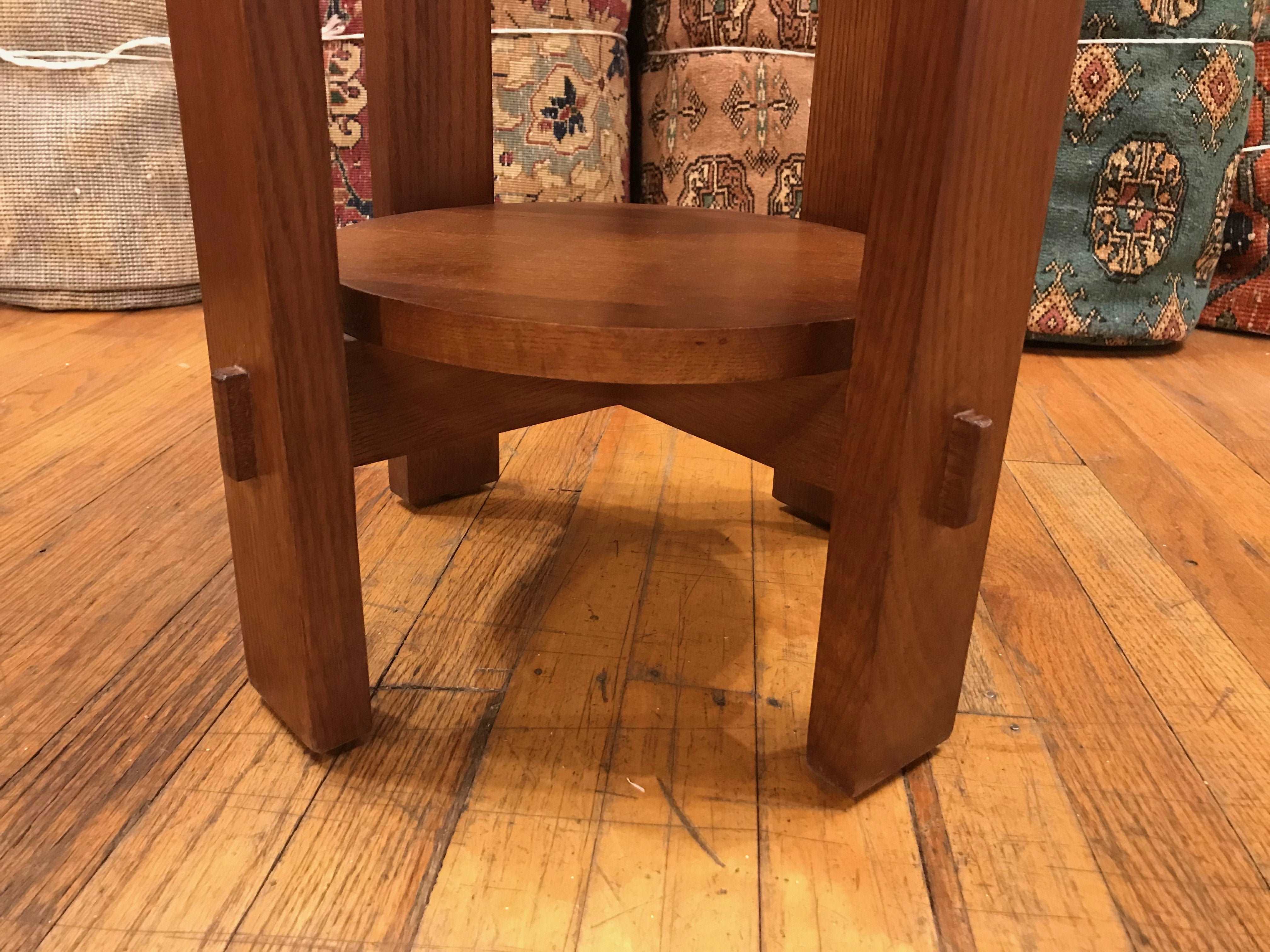 Mission Style Oak Round End Table - Michael's Cherry