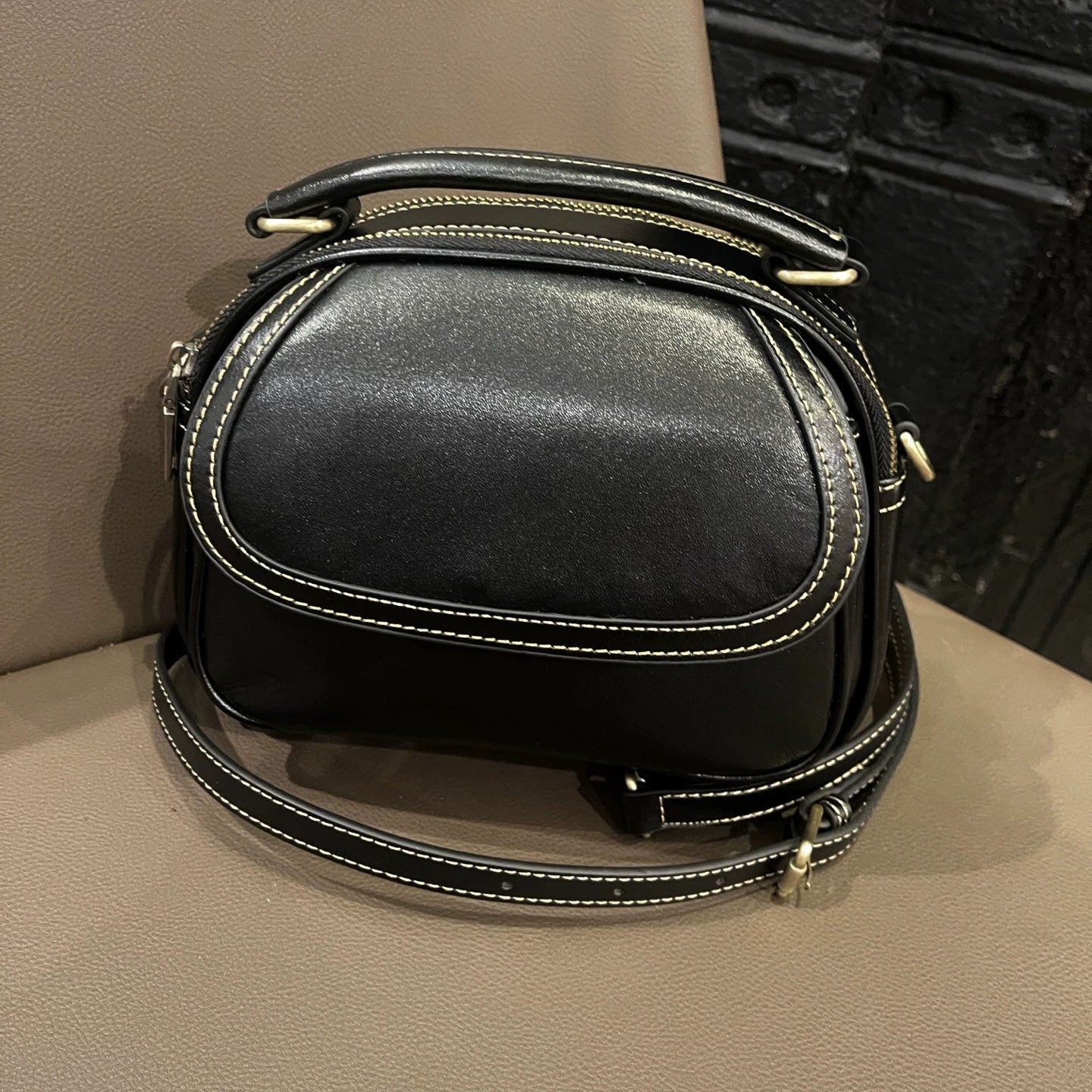 Top-grain Leather Single-shoulder Crossbody Bag, 2025 New Women's Vintage Handbag, Stylish And Versatile Simple Small Round Bag