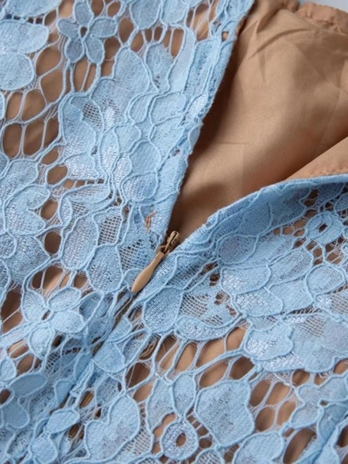 Pearl Neckline Sleeveless Lace Dress