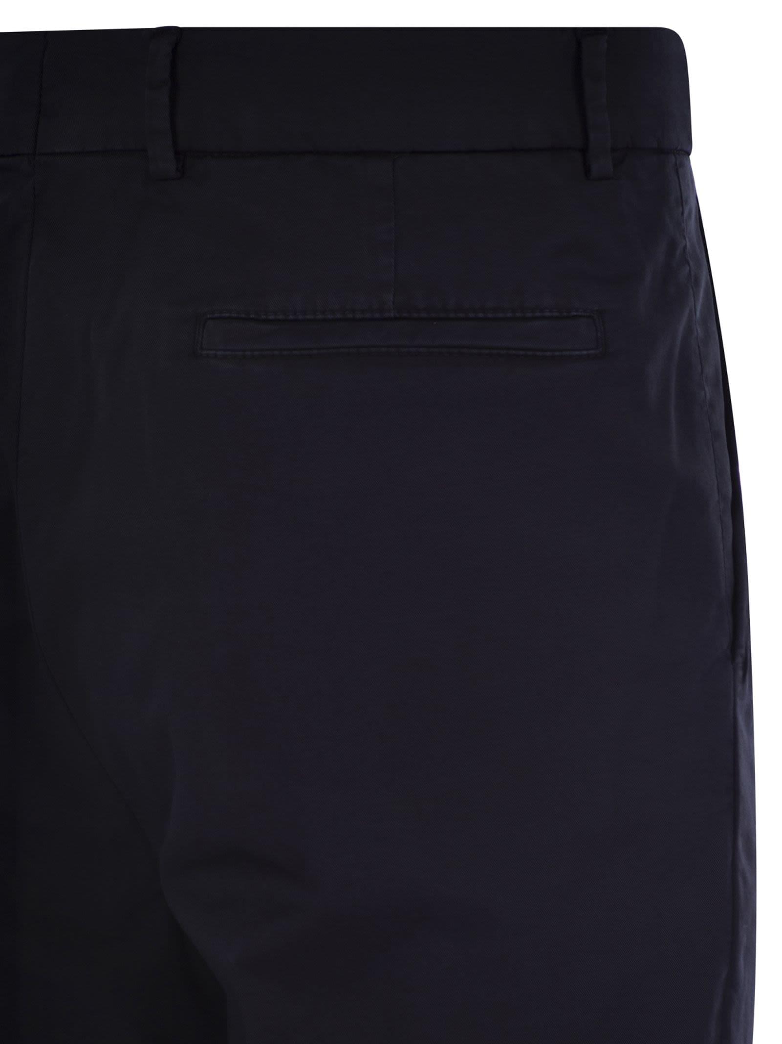 Brunello Cucinelli Men Garment-Dyed Leisure Fit Trousers In American Pima Comfort Cotton With Pleats
