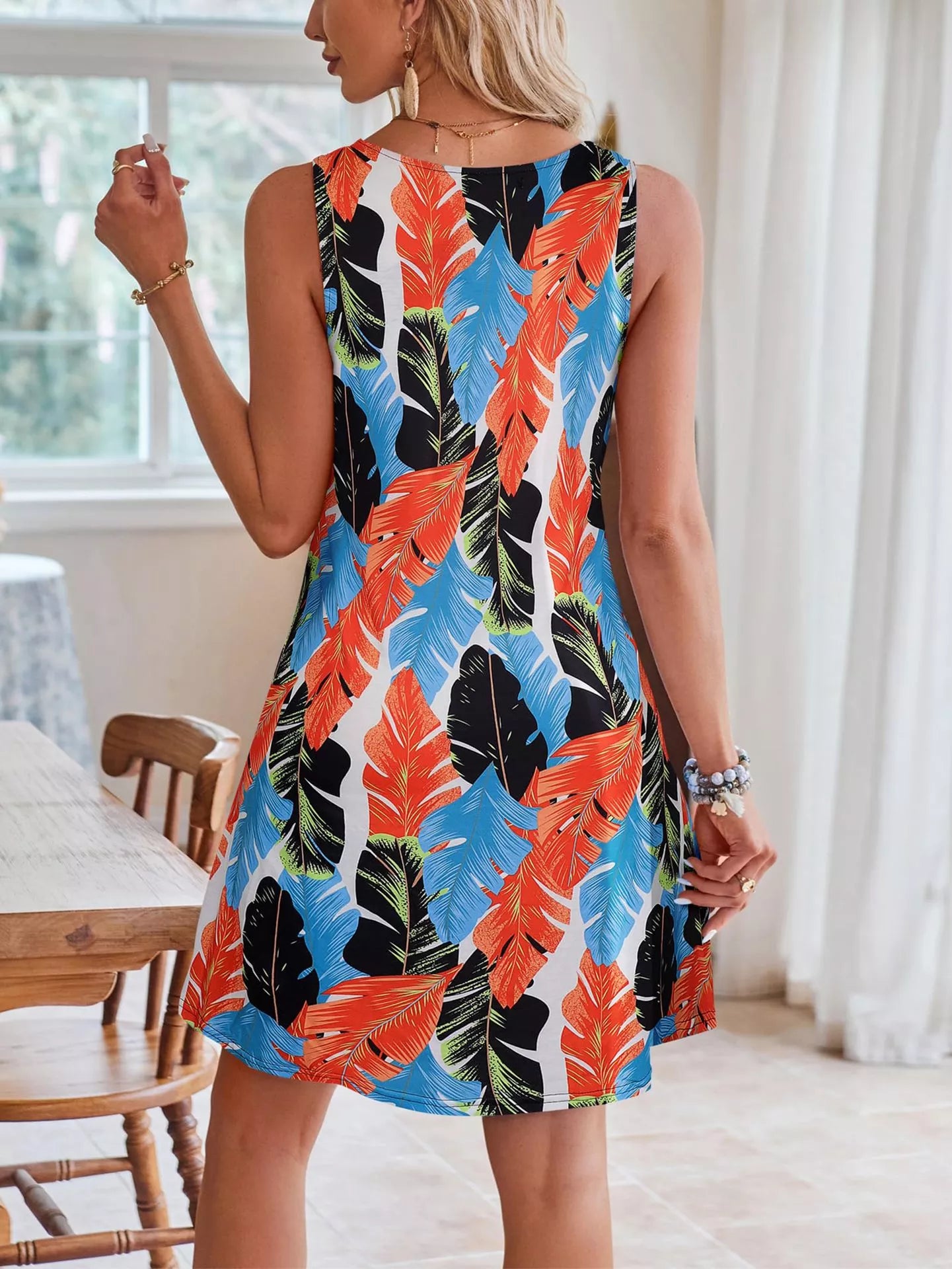 Tropical Leaf Print V-Neck Sleeveless Dress