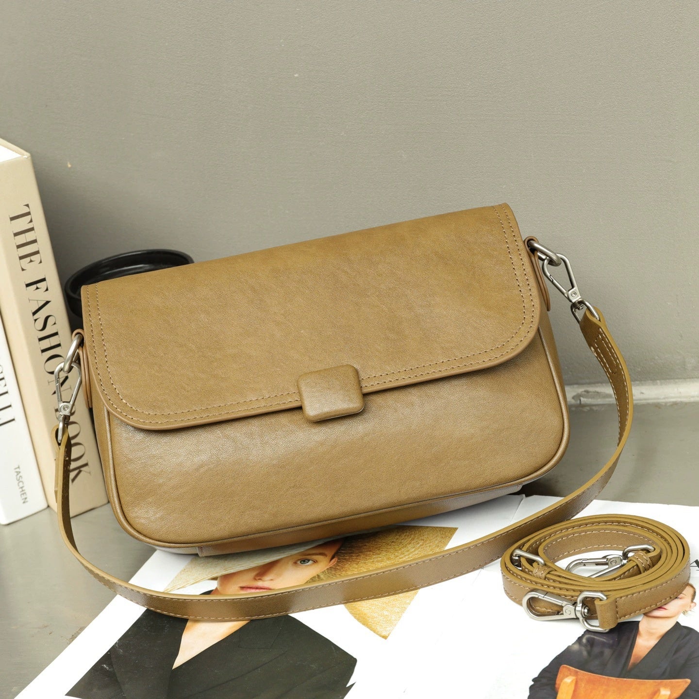 Real Leather Women's Bag Cross-border New Single Shoulder Crossbody Bag, Top Layer Cowhide, College Style Mailman Bag, Commuting Cambridge Bag