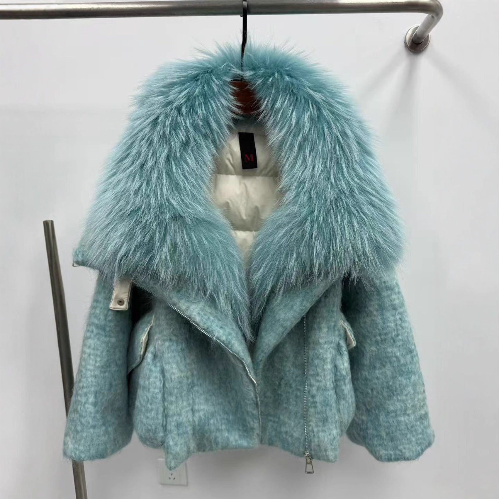 Womens Down Jacket With A Luxurious Cashmere Fur And Raccoon-Fur Collar