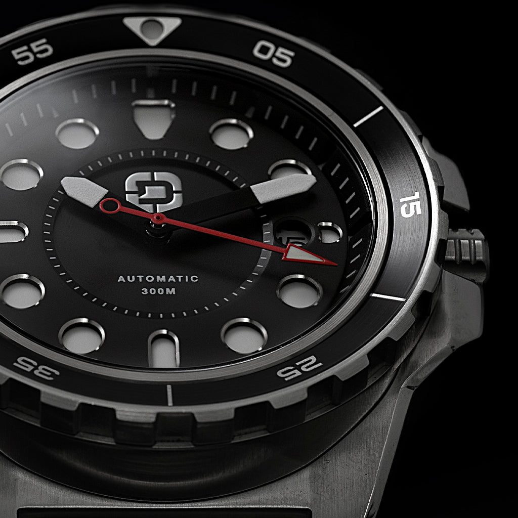 DV-02 - Automatic Dive Watch with Metal Bracelet