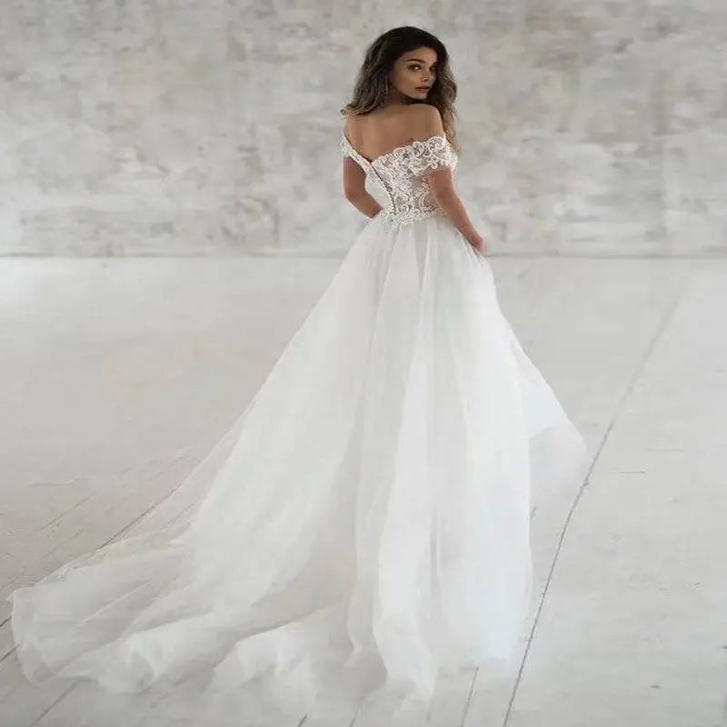 Elegant Lace Light Wedding Dress