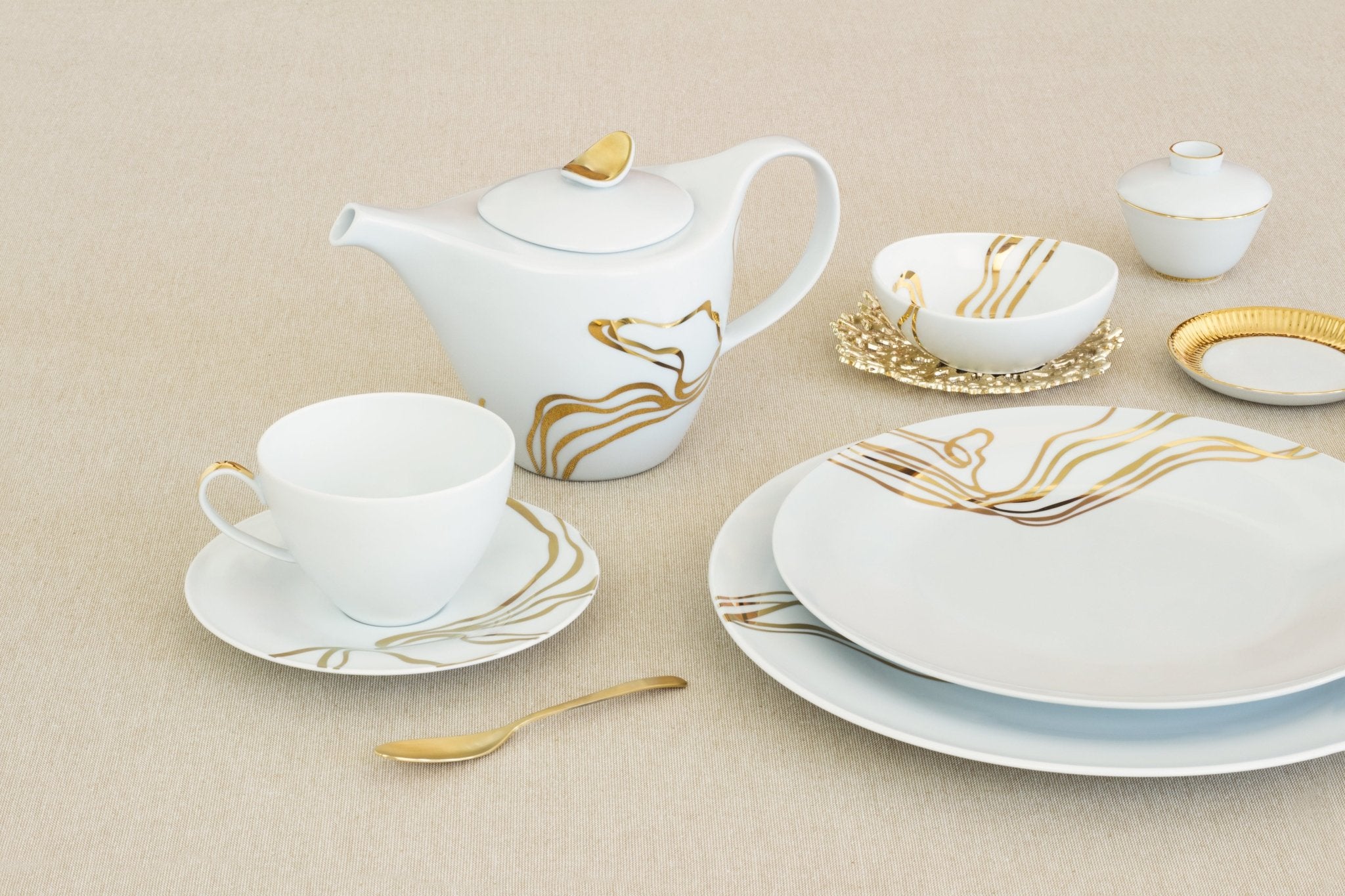 Fiume D'Oro 11-piece Gift Set - Tea Service for 4 - Overture Gifts