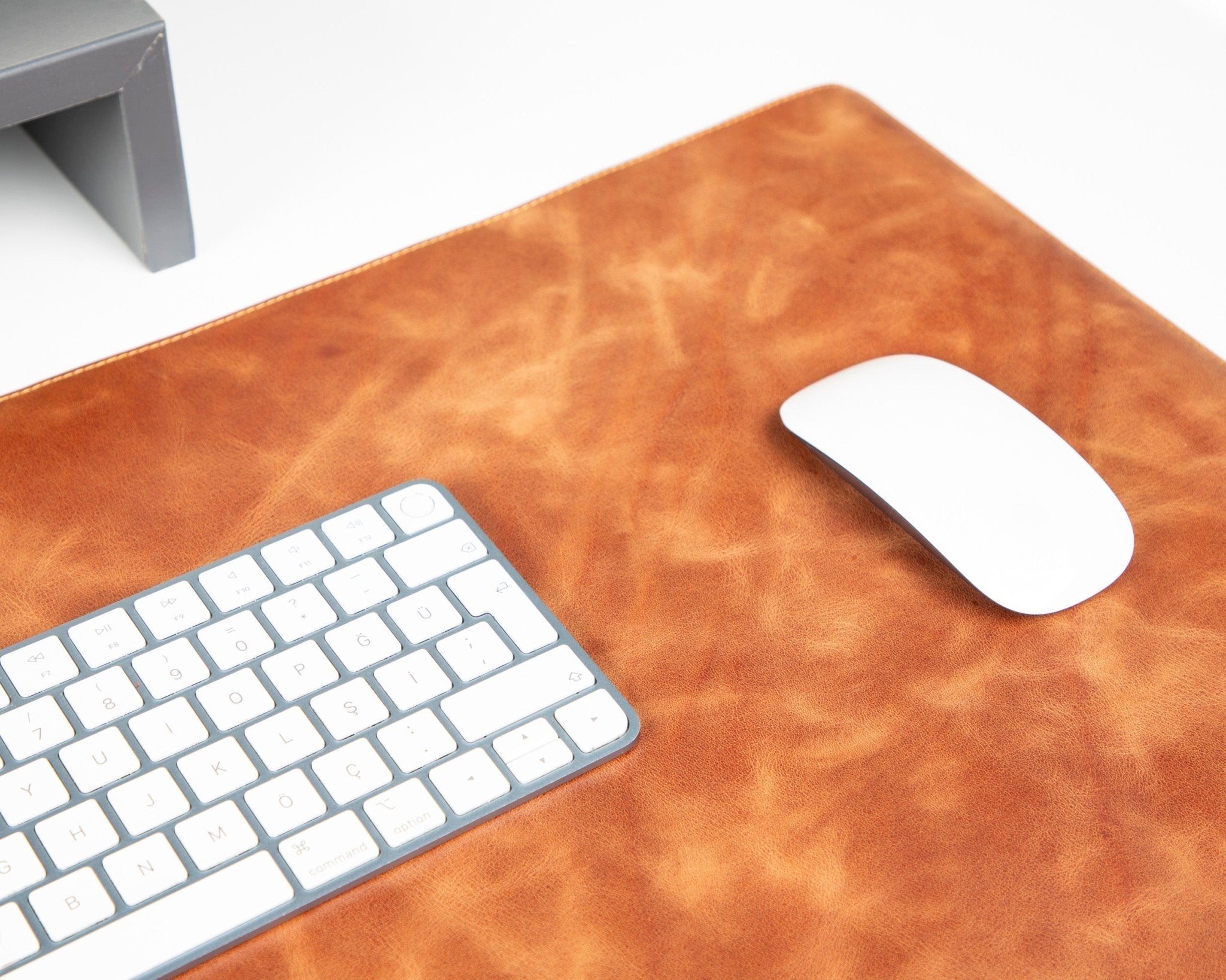 Natural Leather Desk Mat (91 cm x 48 cm) - Overture Gifts