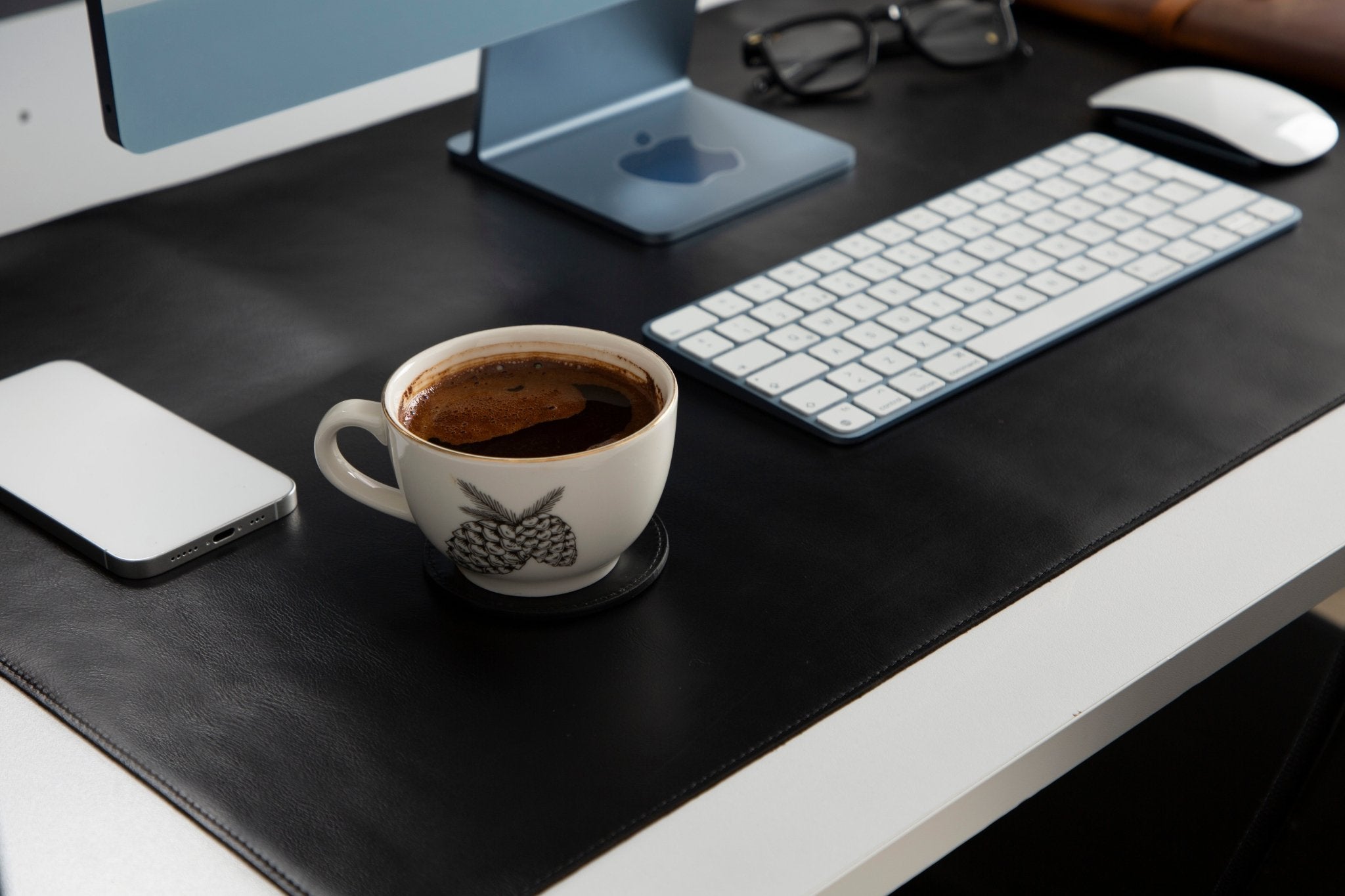 Natural Leather Desk Mat (91 cm x 48 cm) - Overture Gifts