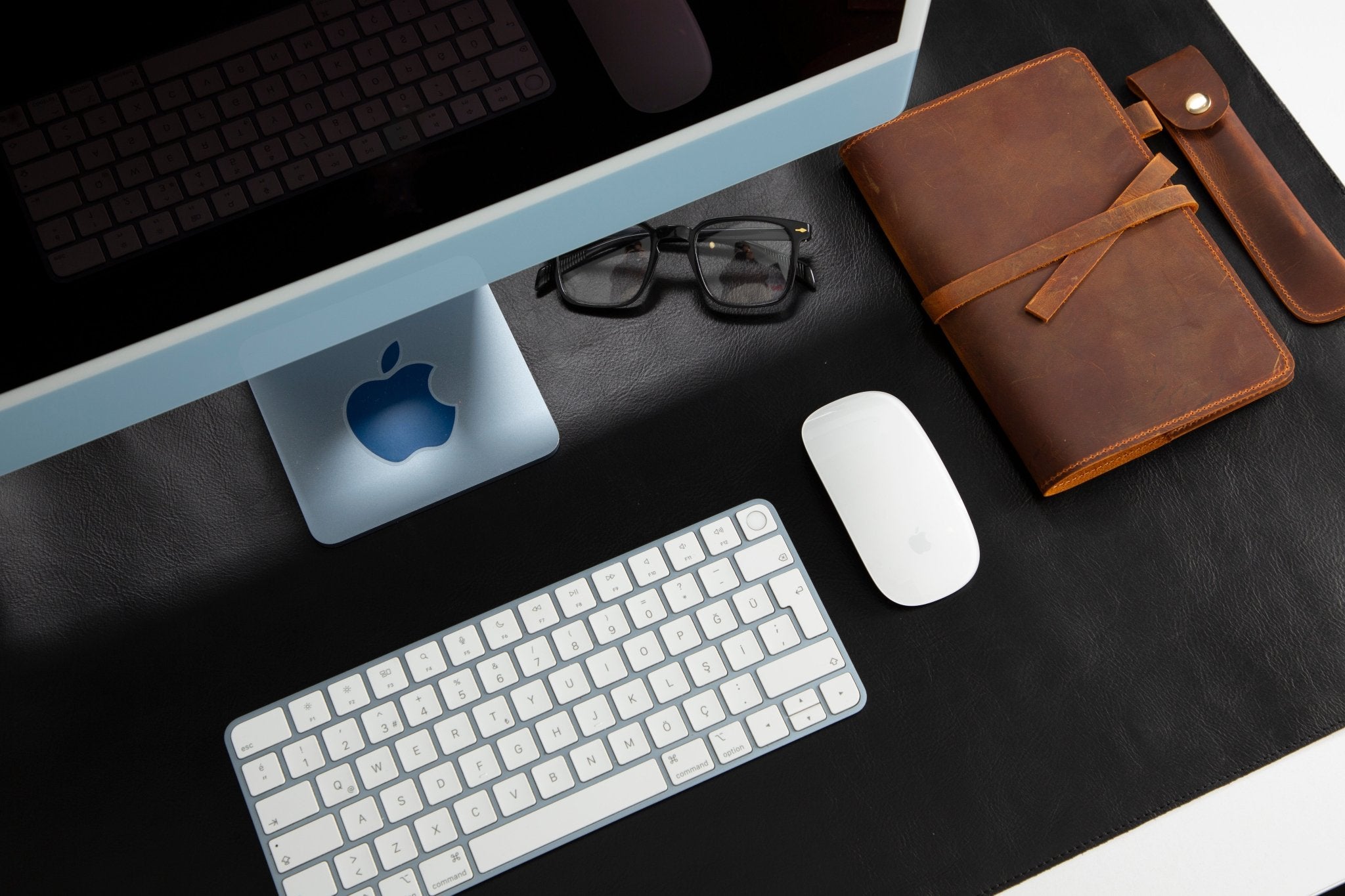 Natural Leather Desk Mat (91 cm x 48 cm) - Overture Gifts