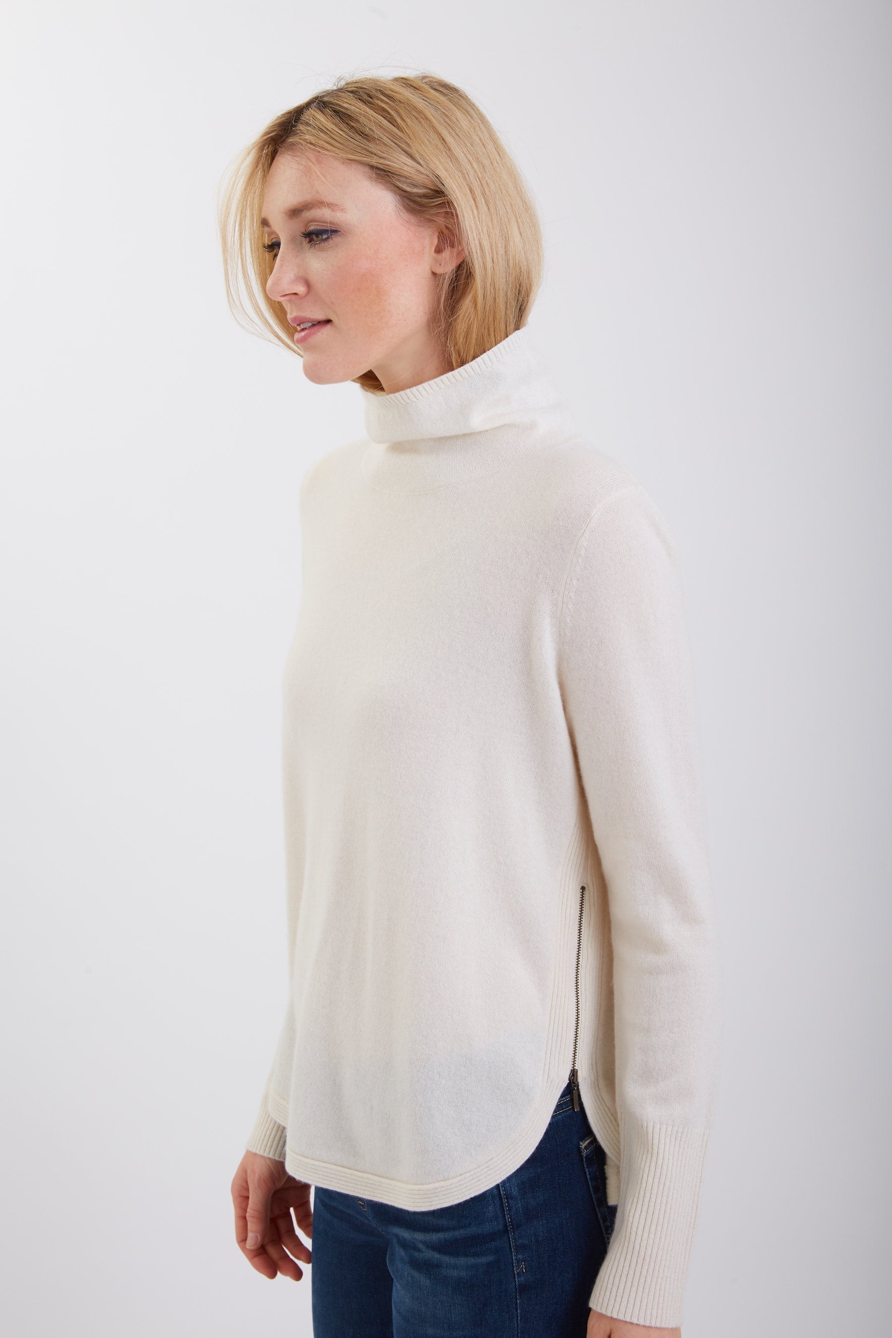 Classic Cashmere Funnel Neck Zipper with Curved Hem #191108