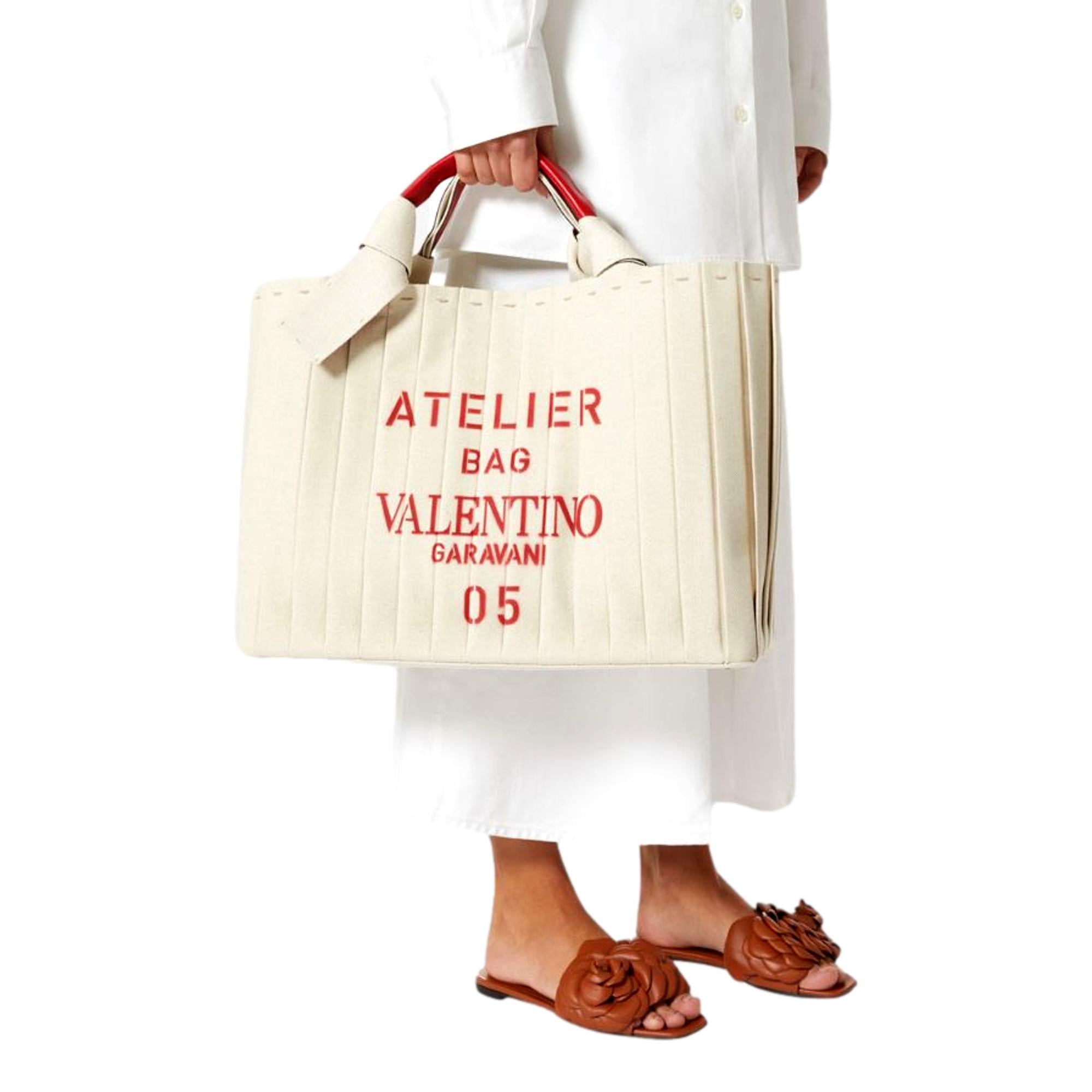 Valentino Garavani 05 Plisse Edition Sac Atelier Large Canvas Tote Bag Beige Red Trim